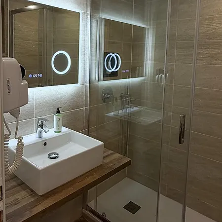 Kyriad Prestige Le Panorama 3*